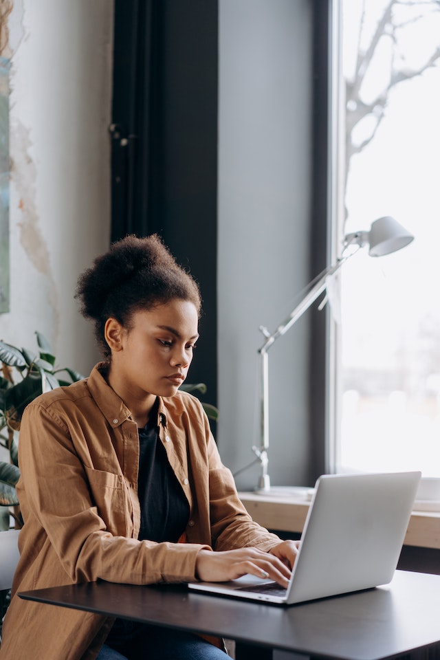 pexels-mikhail-nilov-6893925