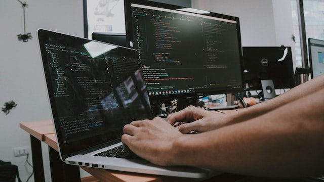 shamin-haky-Uhx-gHPpCDg-unsplash (1)